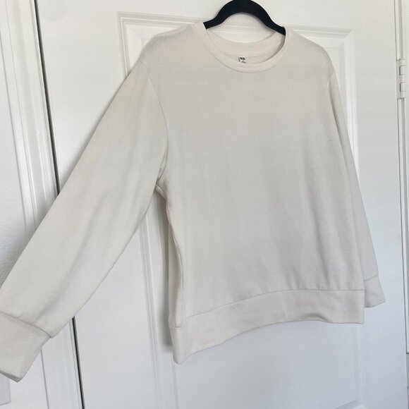 Uniqlo Crew Neck Long-Sleeve Pullover - Size M - Picture 3 of 5